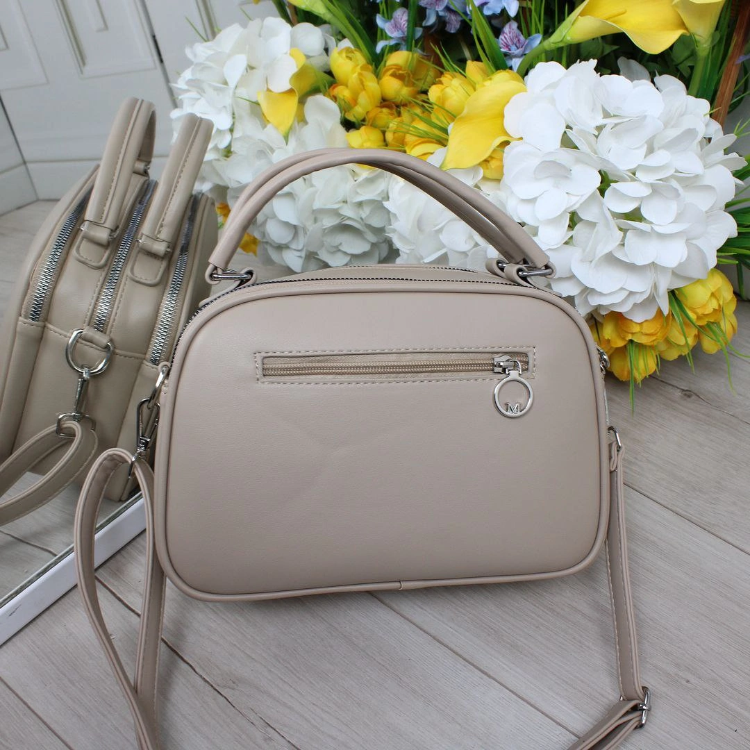 Практична крос-боді бежевого кольору для економної хазяйки